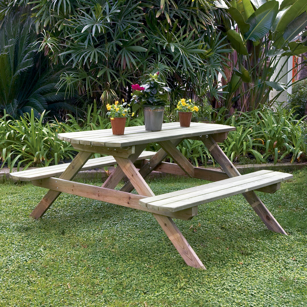 Mesa de picnic de madera de pino con bancos incorporados, resistente a rayos UV y humedad, ideal para jardines y áreas recreativas.