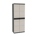 Armario escobero de resina en beige y negro, resistente y funcional, ideal para organizar herramientas, productos de limpieza y más en interiores y exteriores.