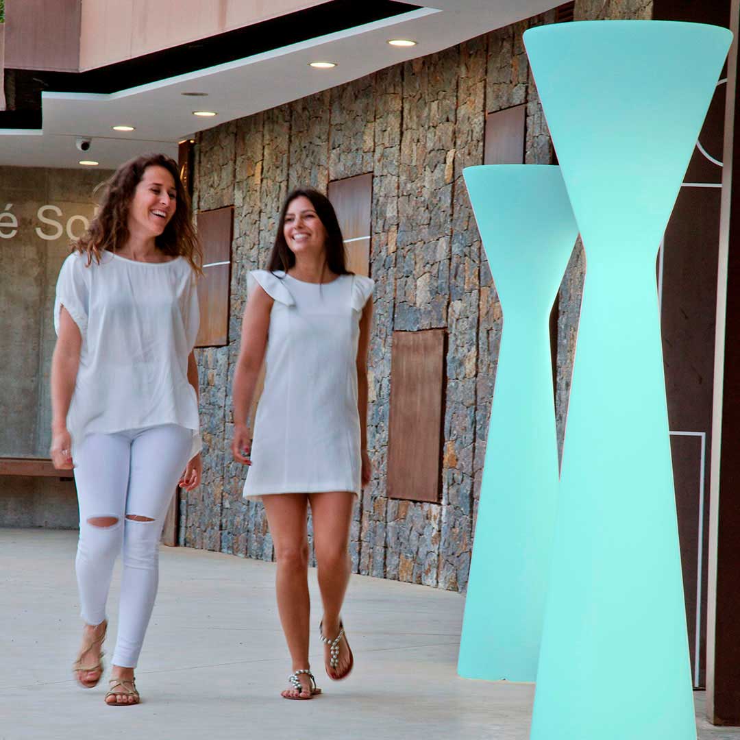 LAMPARA EXTERIOR LED CON BATERIA KONIKA 170 CM