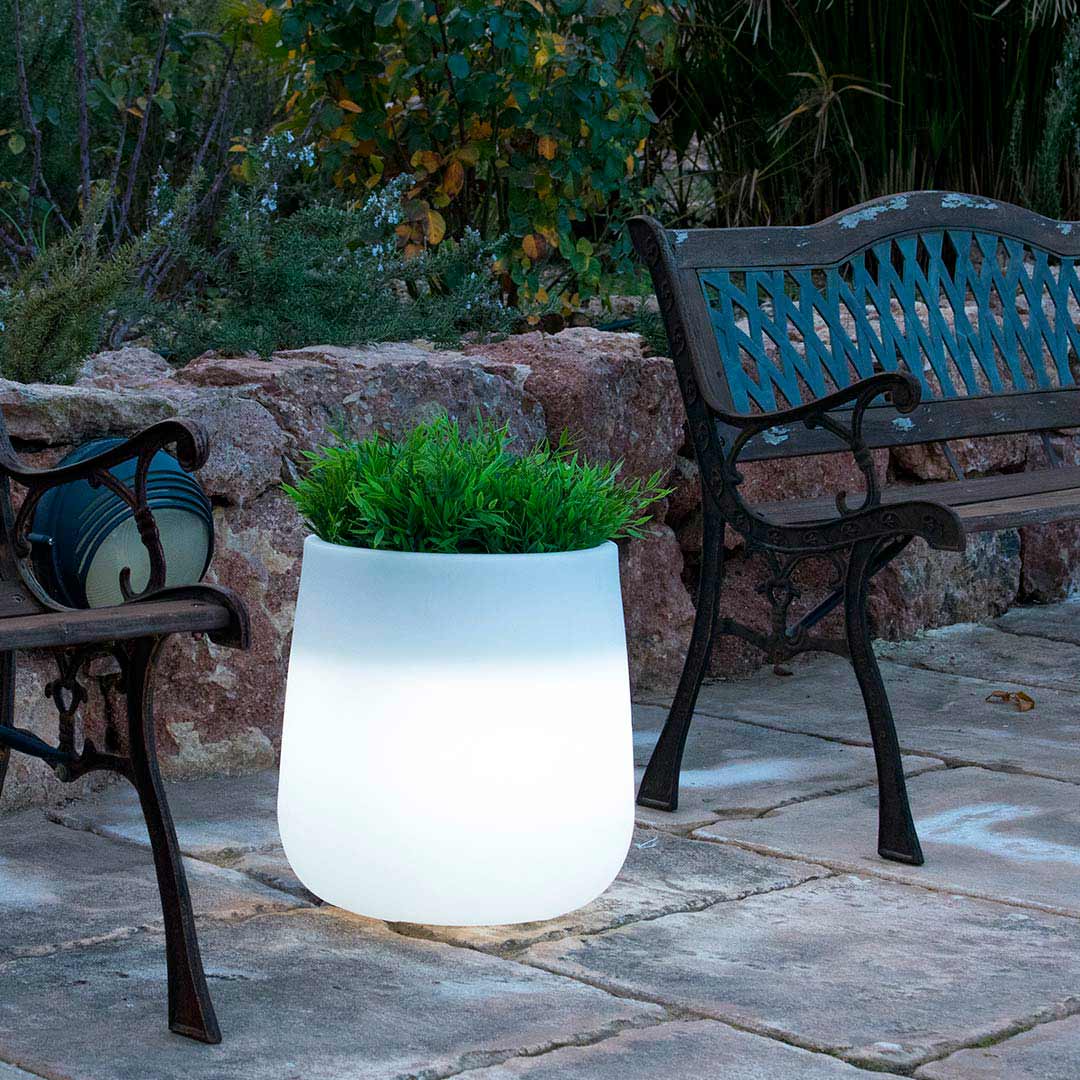 MACETERO MINIMALISTA LUZ LED CON CABLE CAMELIA 40 Ø39X39 CM