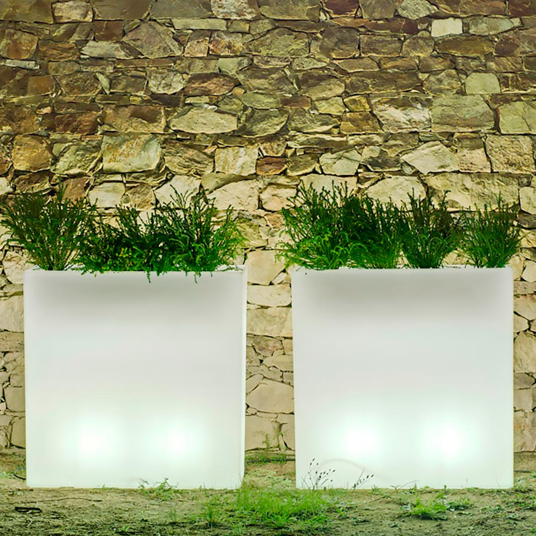 MACETERO RECTANGULAR LUZ LED CON CABLE JUNCO 80 80X32X80 CM