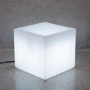 MACETERO CUADRADO LUZ LED CON CABLE NARCISO 50 49X49X45 CM