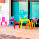 Conjunto Infantil Julieta con mesa y 2 sillas fucsia para niños.