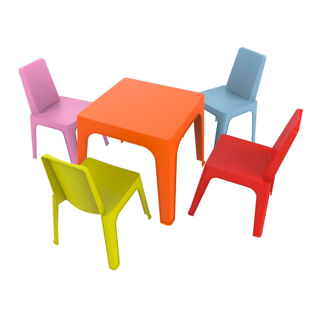 Conjunto Infantil Julieta con mesa naranja y 4 sillas multicolor para niños.