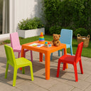 Conjunto Infantil Julieta con mesa naranja y 4 sillas multicolor para niños.